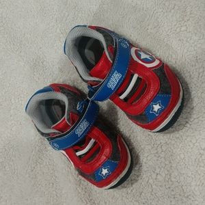 Stride Rite Captain America Marvel Comics Size 5M Tennis Shoes